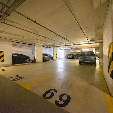 Airport - Parking & Terrace - By Rentujemy Appartement *