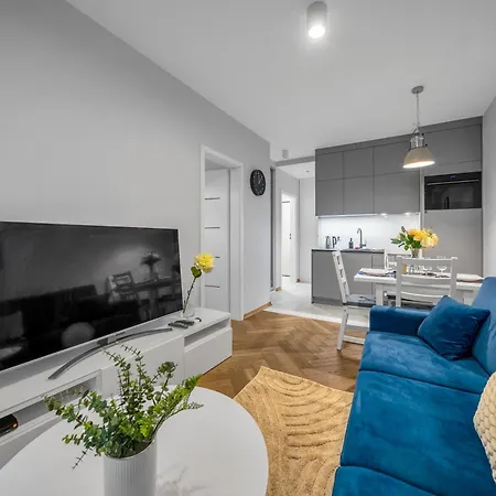 Appartement Airport - Parking & Terrace - By Rentujemy *