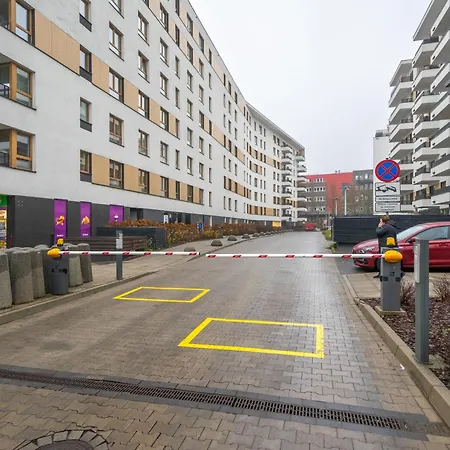 Airport - Parking & Terrace - By Rentujemy Warschau