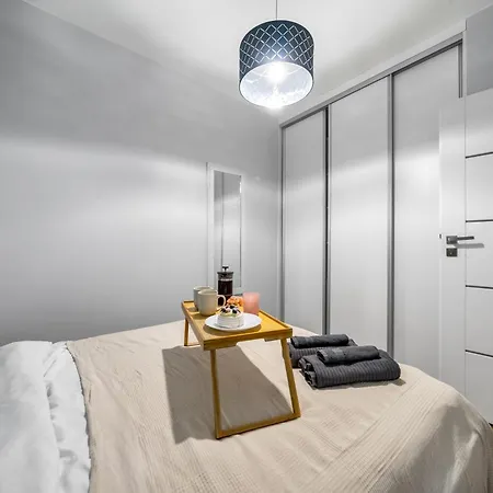 Apartment Airport - Parking & Terrace - By Rentujemy Warsaw