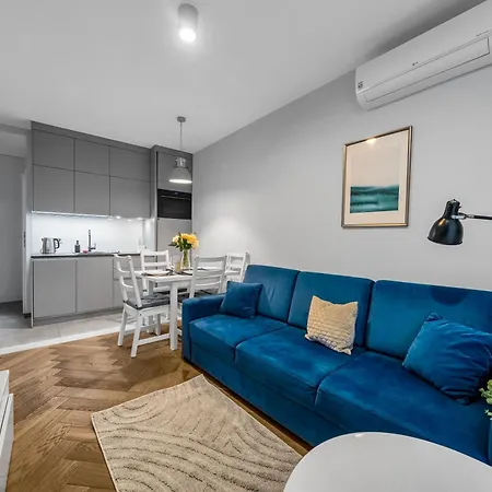 Airport - Parking & Terrace - By Rentujemy * Varsovie