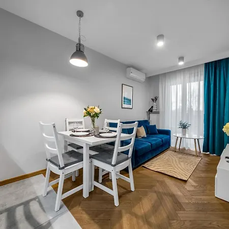 Appartement Airport - Parking & Terrace - By Rentujemy