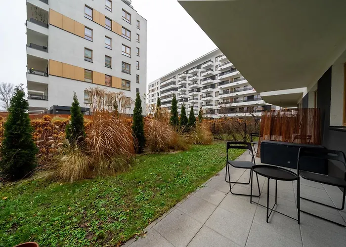 Airport - Parking & Terrace - By Rentujemy *