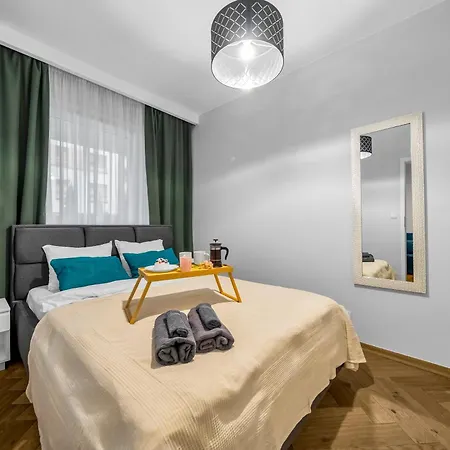 Apartamento Airport - Parking & Terrace - By Rentujemy