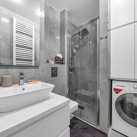 Apartamento Airport - Parking & Terrace - By Rentujemy Varsóvia