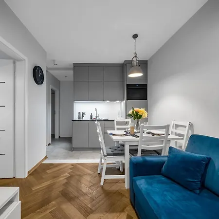 Airport - Parking & Terrace - By Rentujemy * Varsóvia