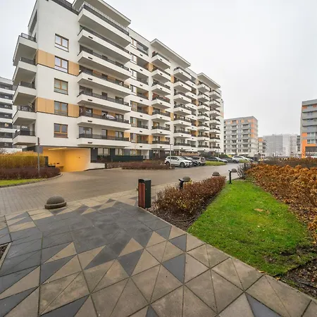 Airport - Parking & Terrace - By Rentujemy Varsóvia