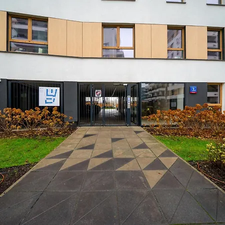 Airport - Parking & Terrace - By Rentujemy